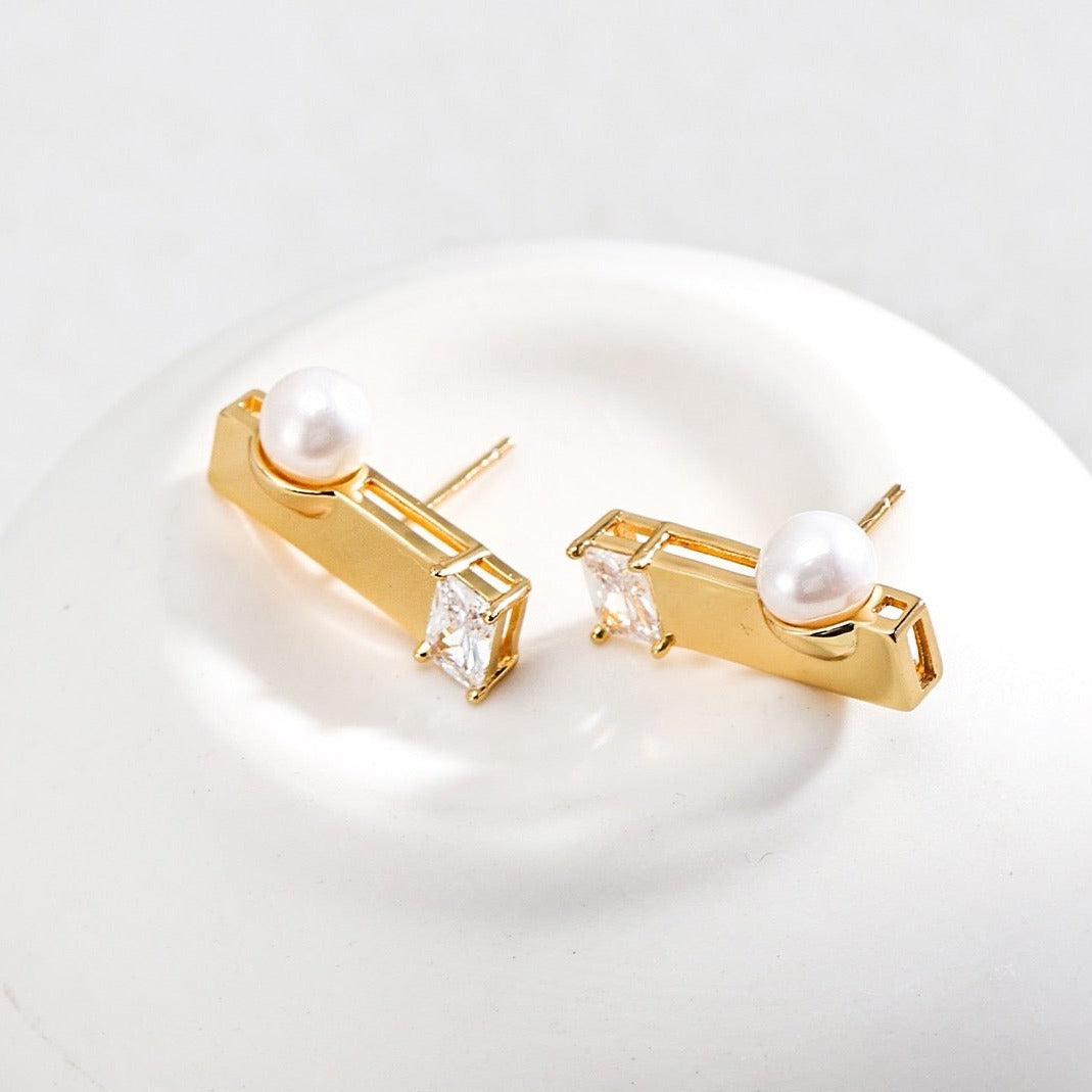 Vermeil Sleek Bar Pearl Zircon Stud Earrings