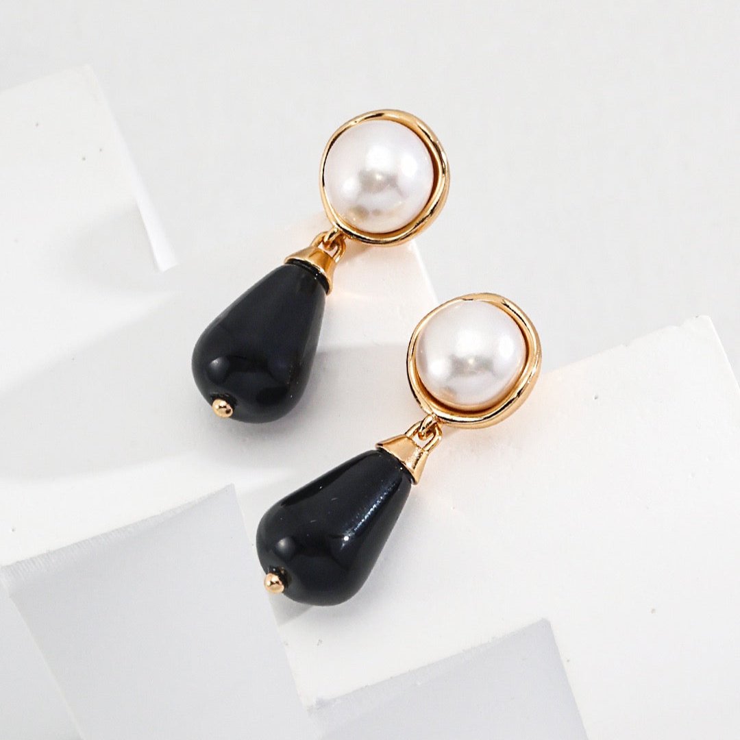 Black Agate Pearl Vermeil Teardrop Earrings - close up