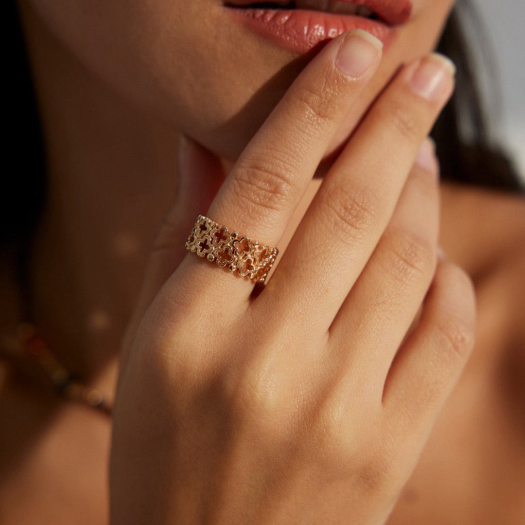 Clover Lattice Art Vermeil Cuff Ring - model shot